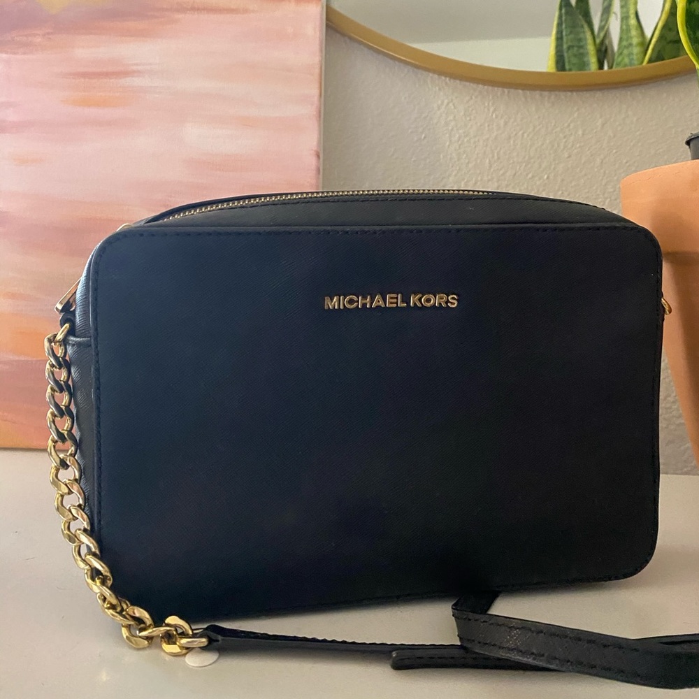 Black Michael Kors Crossbody